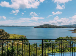 Tinajas Arenal Lakefront Lodge